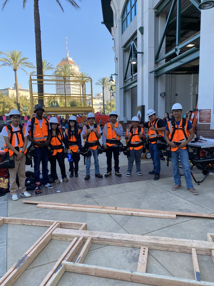 chstoads's tweet photo. ROP Construction students getting ready for the CTE Expo! 

#toadpride 
#cteexpo 
#ROP https://t.co/twMT9F4Tbt