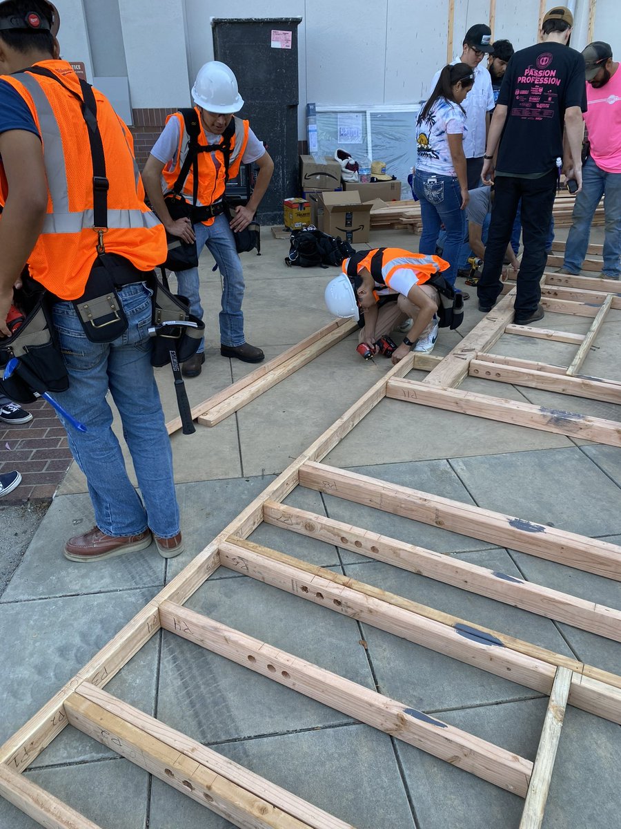 chstoads's tweet photo. ROP Construction students getting ready for the CTE Expo! 

#toadpride 
#cteexpo 
#ROP https://t.co/twMT9F4Tbt