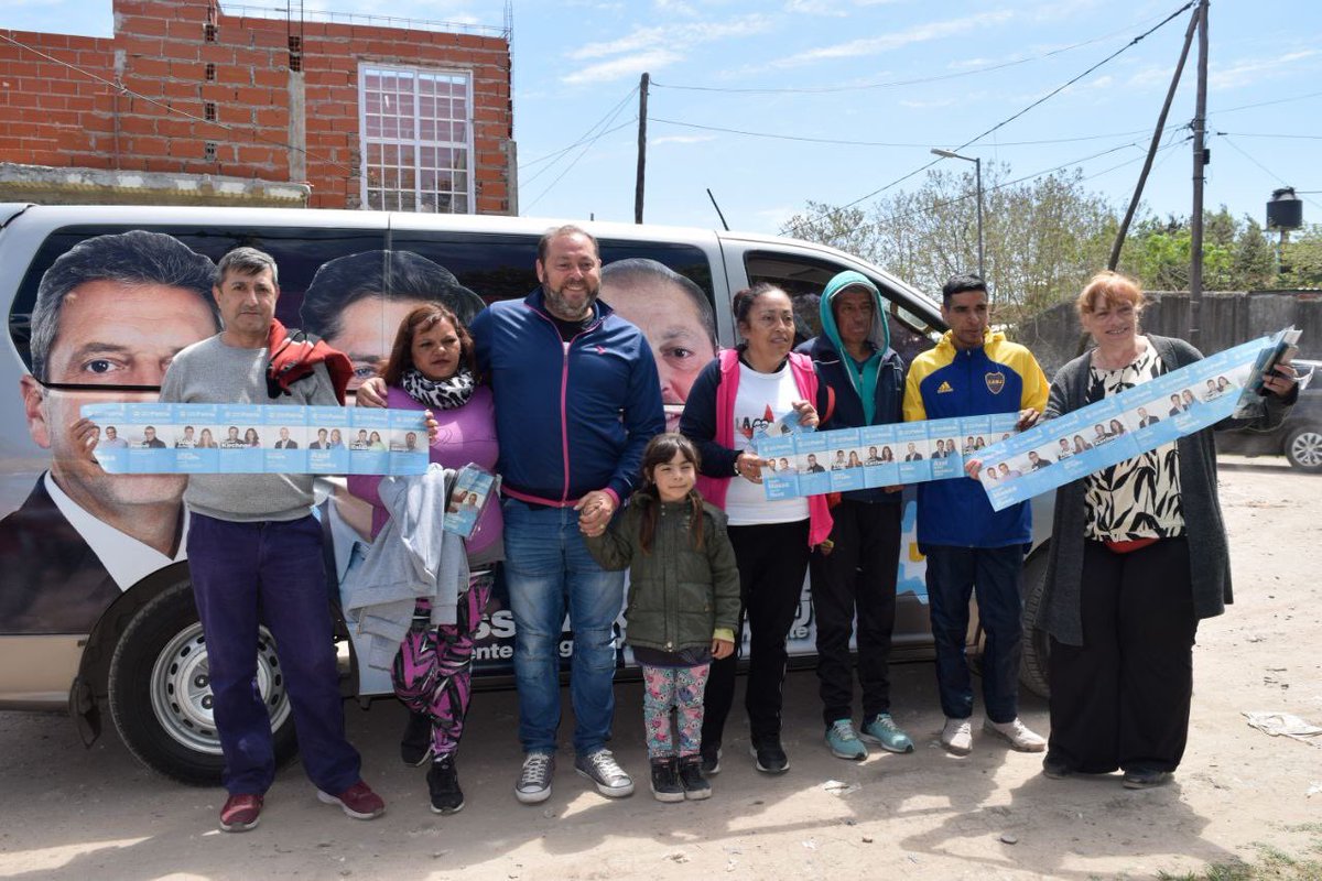 juanjo_castro's tweet photo. Hoy junto @ClaudiaBorraa recorri el operativo de atención que se llevó a cabo en Santa Brigida.
Allí visite los stand de Anses y Salud llevados a cabo en el mismo.

Este Domingo Vota boleta completa #lista134

@SergioMassa Presidente
@Kicillofok Gobernador
@juanjo_castro Intendente