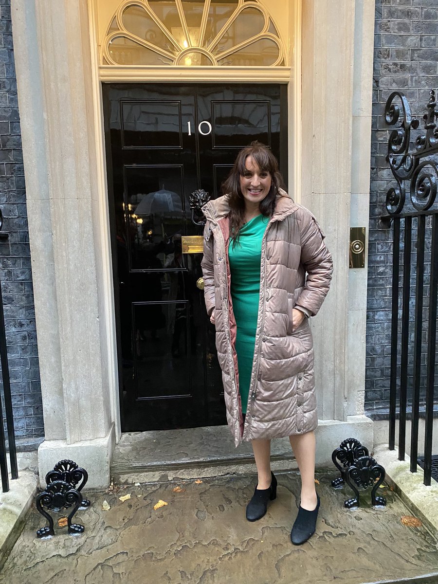 Privileged to have been invited to Downing Street today to celebrate our wonderful profession. Congratulations to all the profession who make a difference every single day. Diolch @TeachingAwards for keeping the flag flying high for education across the UK!