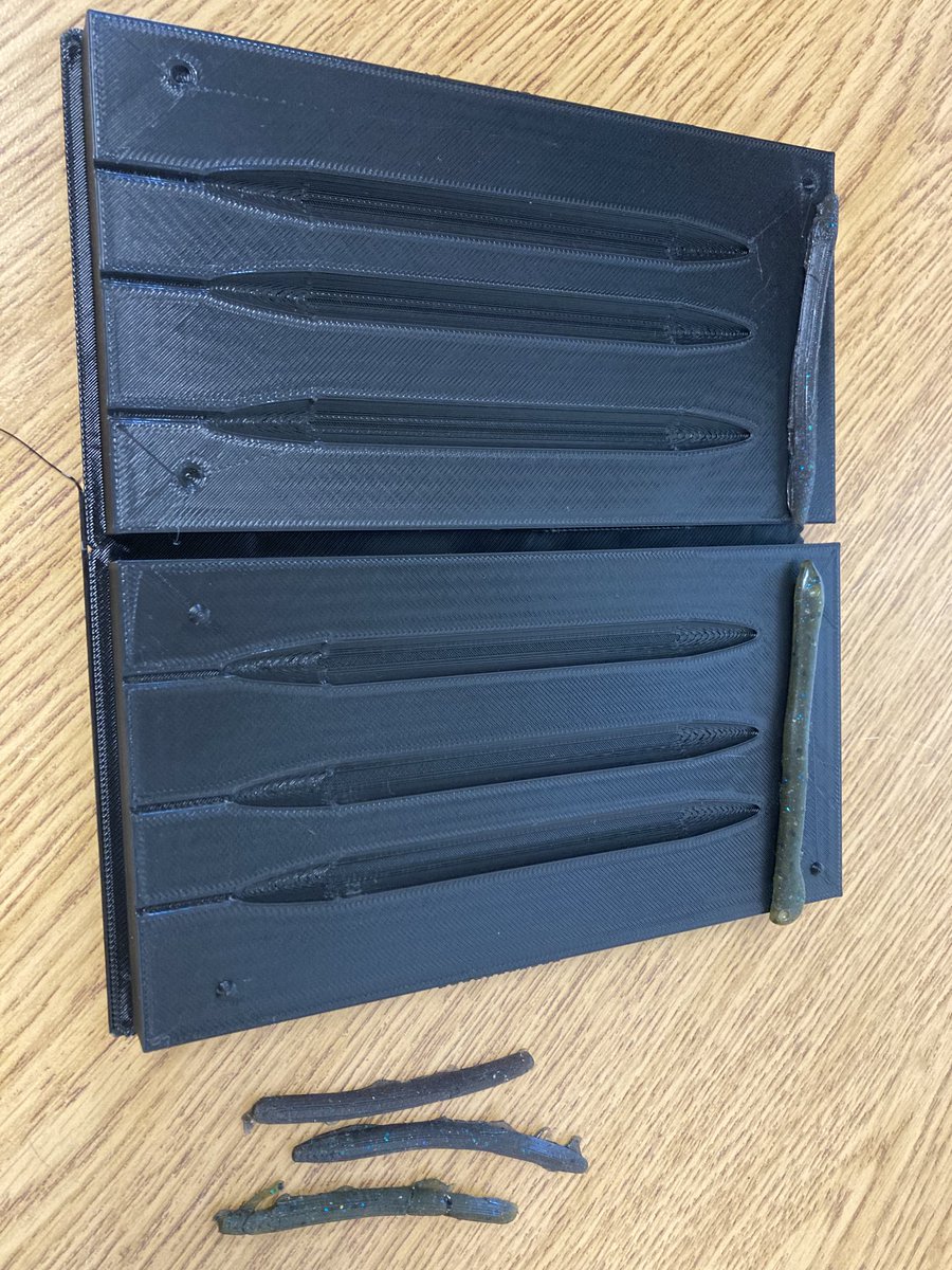 Cool 3D project in #CDE Student designed a fishing worm mold using ⁦<a href="/SketchUp/">SketchUp</a>⁩ I was gifted the first prototype because he said it wouldn’t work to catch bass… too small. Challenge accepted!! #BMSBison #fishinbuddies