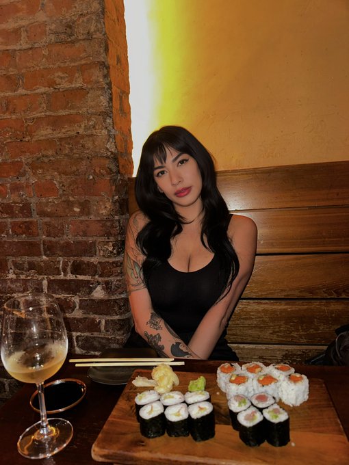 If you can&rsquo;t handle me at my spicy tuna roll then you don&rsquo;t deserve me at my bluefin sashimi https://t