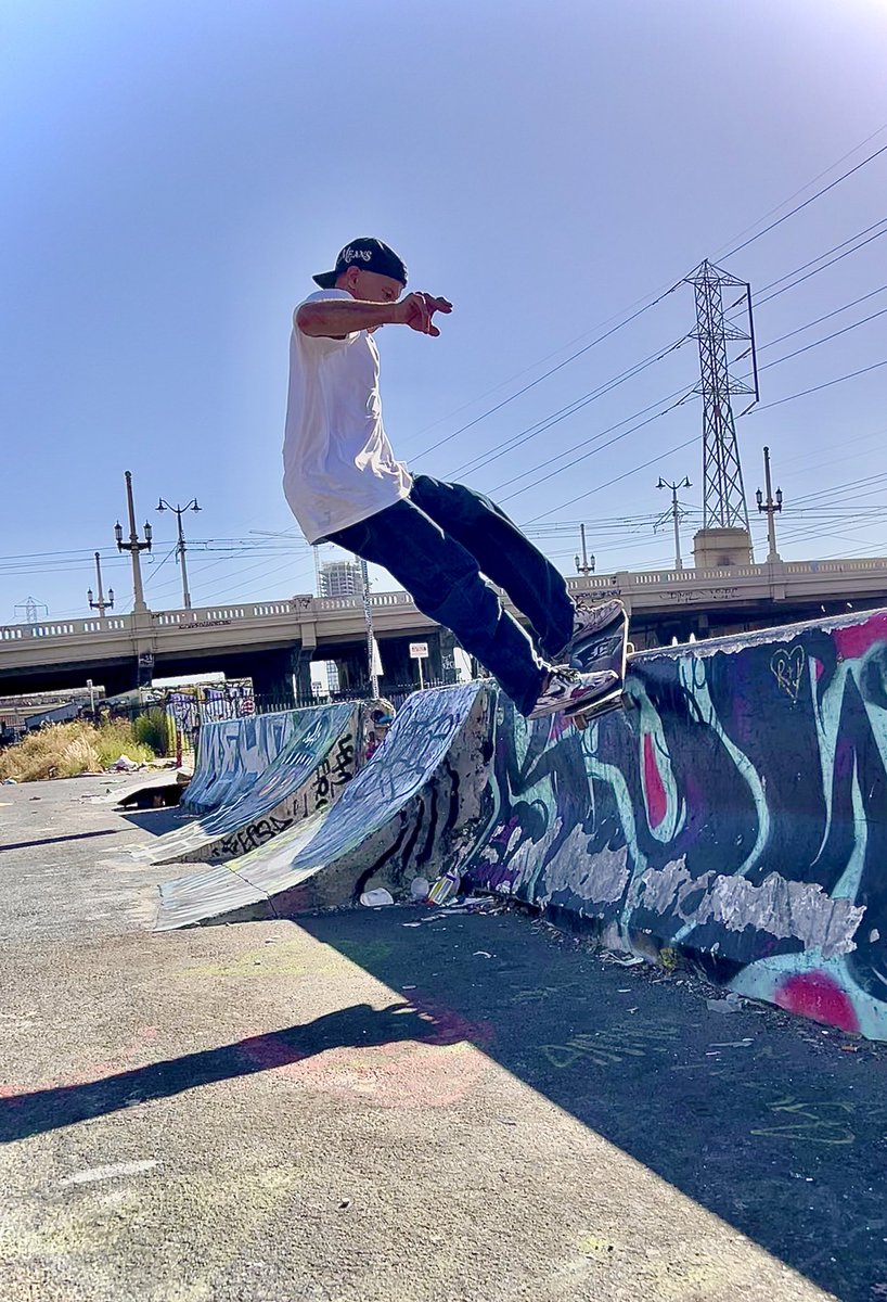 onefelix's tweet photo. Fasten your seat belts we’re about to encounter some turbulence…

#Onefelix #Skateboarding #Skatelife #DTLA #LosAngeles #SkatersOver40 #SkatersOver50 #SmithGrind  #PSAtalks #ListenToFelix #ListenToFelixYouTube #OnefelixComedy #AlliesWorldwide #DTLASTRONG #FreePeopleFreePeopleTv https://t.co/NvhCv8uOin