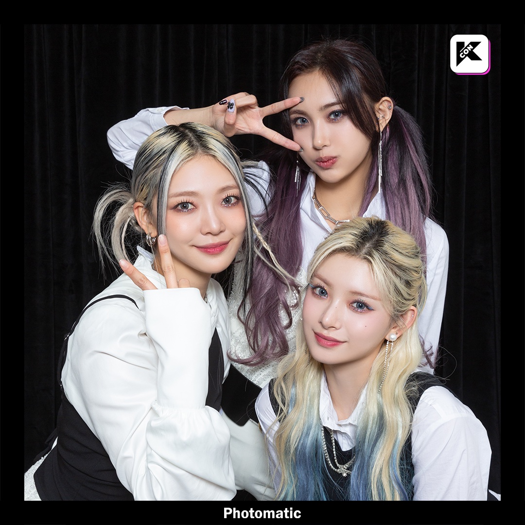 kconsaudiarabia's tweet photo. 💘#EVERGLOW's Special Photo 📷✨
 w/ @photomatic_real
It only took few frames to bring back unforgettable memories 

@EVERGLOW_twt
#KCONSAUDIARABIA2023
💚10/6 ~ 10/7
✨Let’s #KCON ! https://t.co/2Dx0GsbBuT