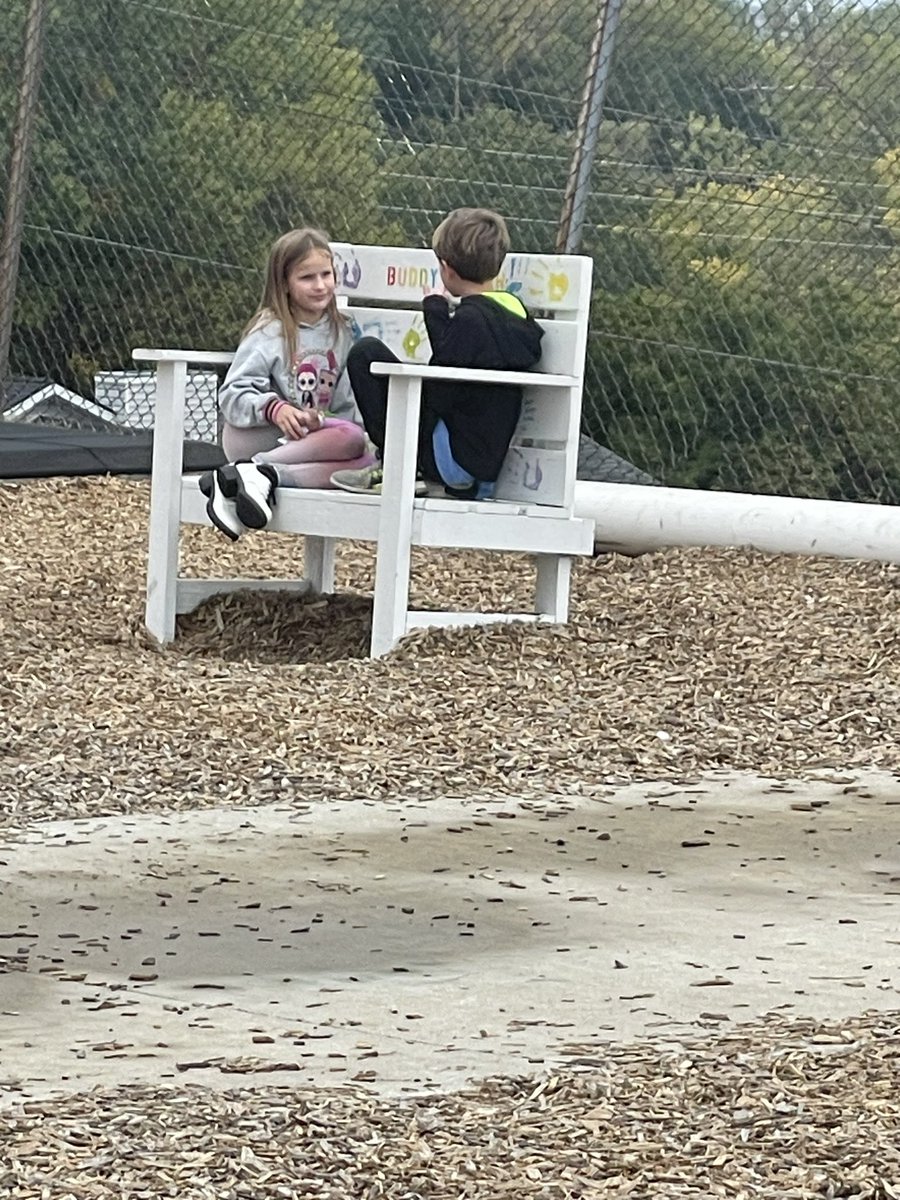 GradeHyde's tweet photo. Buddy bench @HydeElem! This friend saw a friend sitting by himself, so she decided to cheer him up! @HydePrincipal #OneTeam https://t.co/151d6mt7yL