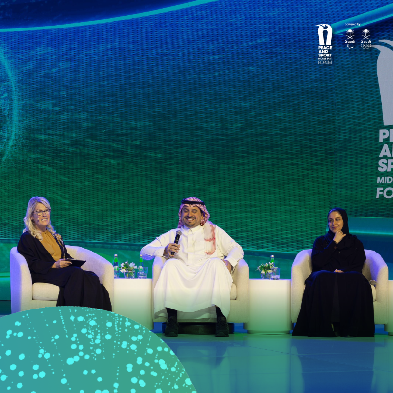 TeamSaudi's tweet photo. - سمو الرئيس @AbdulazizTF يفتتح منتدى الرياضة والسلام  🕊️
- بحضـور أميـر موناكـو 🇲🇨
- 8 جلسـات حواريـة 🎙️
- البطـاقة البيضـاء ◻️

📰| إليكم نشرة اليوم الختامية لمنتدى الشرق الأوسط للرياضة والسلام المقام في الرياض

- التفــاصيــــل 👇