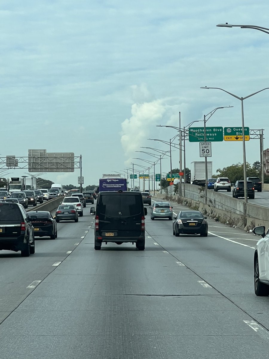 MindofaTrucker's tweet photo. @SadeABC @LeeGoldbergABC7 @ABC7NY Yes. This is not normal atmospheric action. Now the east end of Long Island is experiencing rain. Very interesting in my opinion. https://t.co/YM34l1Jh51