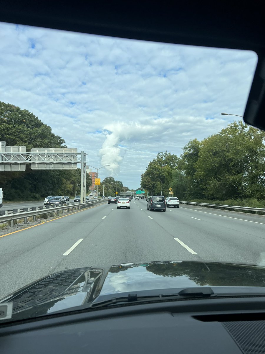 MindofaTrucker's tweet photo. @SadeABC @LeeGoldbergABC7 @ABC7NY Yes. This is not normal atmospheric action. Now the east end of Long Island is experiencing rain. Very interesting in my opinion. https://t.co/YM34l1Jh51