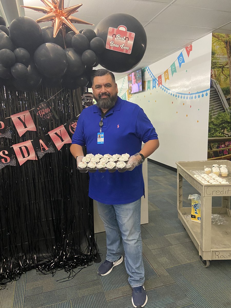210Collectors's tweet photo. National Chocolate Cupcake day for the win!! #210Collectors #LifeAtATT #MBCGoodStuff https://t.co/NNxskolPRr