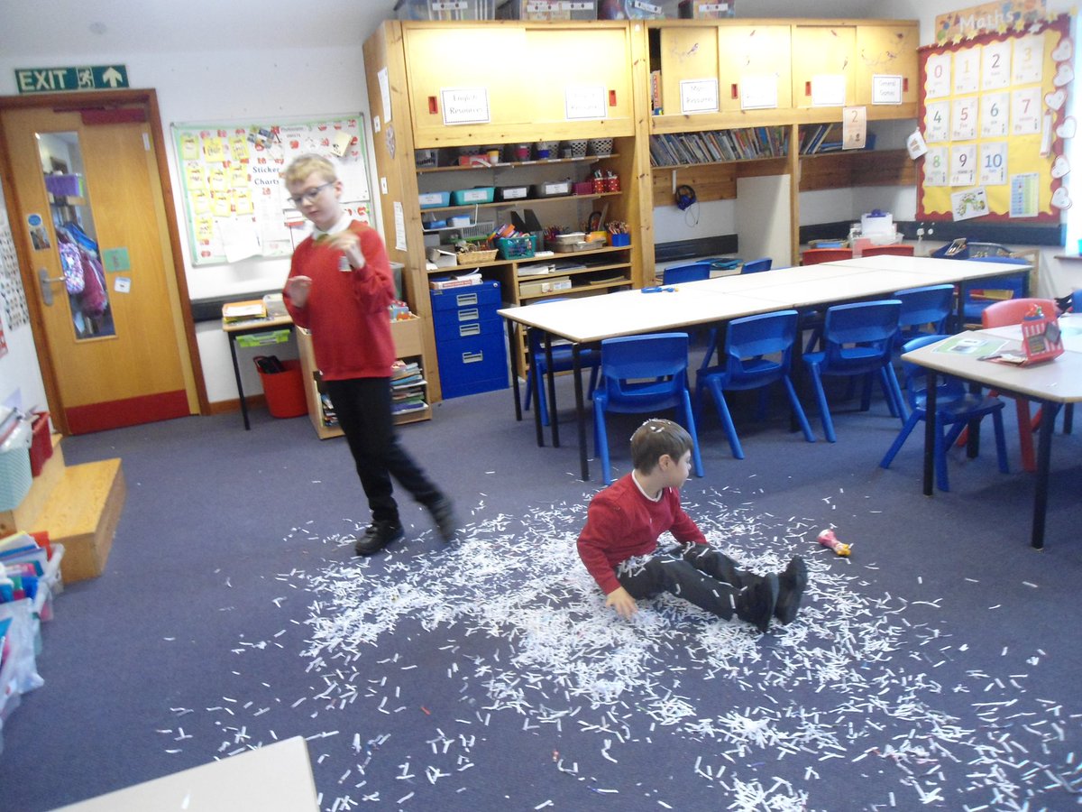 StGregoryCEVCP's tweet photo. Little Apples love their #BucketTime - thank you Mrs Taylor! https://t.co/L1HQoV5qnL