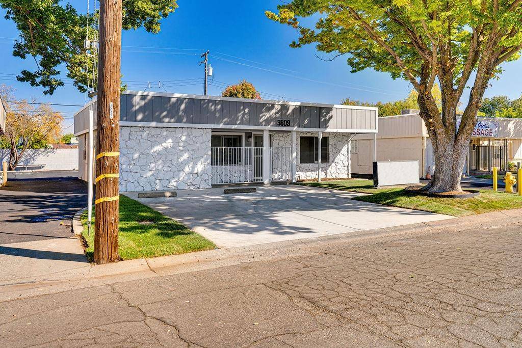 TeamSingh1's tweet photo. 3609 Marconi AVE, Sacramento, CA 95821 just hit the market!
Take a look at this awesome space: https://t.co/LetA7boGUE https://t.co/oqwgOwzQcx