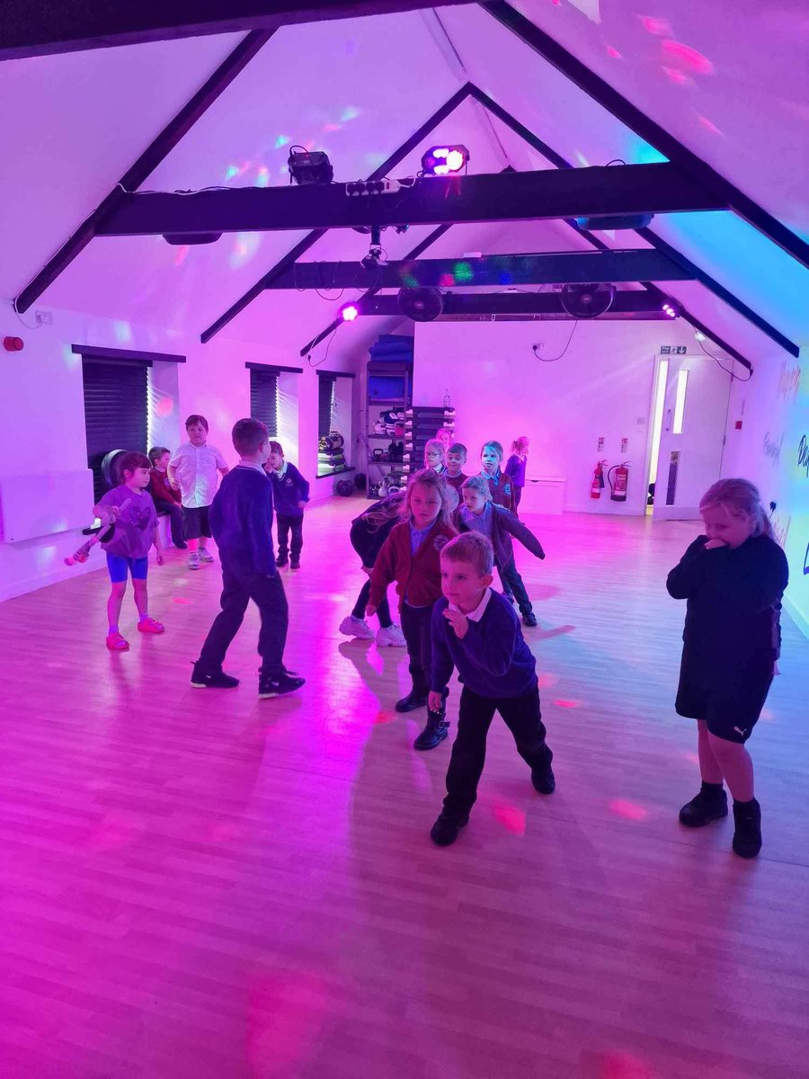 LiveWell_NE's tweet photo. Tonight in Live Well Kids funded by @ChiIdreninNeed we got our bodies moving and loved being active then came together for a healthy snack and talking about things that we are grateful for! @IAmChrisRamsey #childrensmentalhealth #livewell #livestong #Durham https://t.co/lVm0K6JBky
