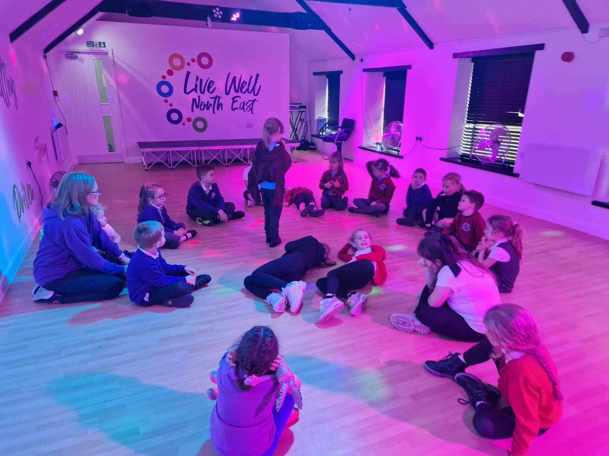 LiveWell_NE's tweet photo. Tonight in Live Well Kids funded by @ChiIdreninNeed we got our bodies moving and loved being active then came together for a healthy snack and talking about things that we are grateful for! @IAmChrisRamsey #childrensmentalhealth #livewell #livestong #Durham https://t.co/lVm0K6JBky
