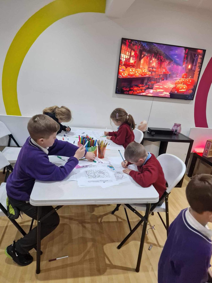 LiveWell_NE's tweet photo. Tonight in Live Well Kids funded by @ChiIdreninNeed we got our bodies moving and loved being active then came together for a healthy snack and talking about things that we are grateful for! @IAmChrisRamsey #childrensmentalhealth #livewell #livestong #Durham https://t.co/lVm0K6JBky