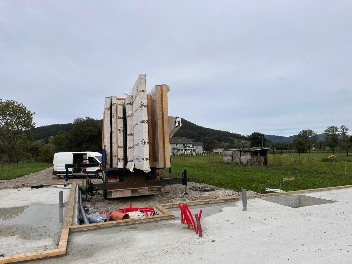 #Cantabria Segundo día de montaje para esta vivienda #pasaivhaus #industrialización #madera <a href="/FCesefor/">Fundación Cesefor</a> <a href="/GrupoFinsa/">Finsa</a>