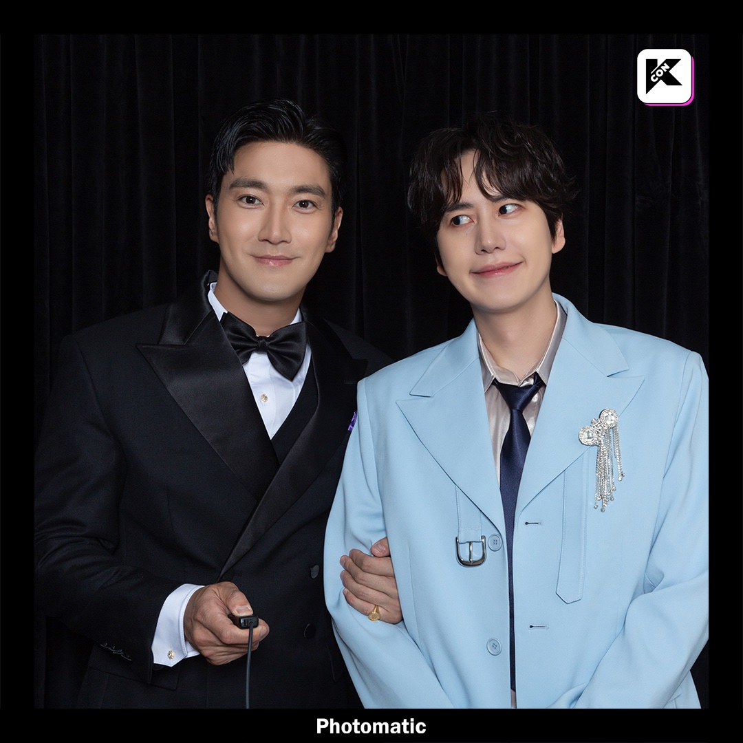 kconsaudiarabia's tweet photo. 💘#SUPERJUNIOR's Special Photo 📷✨
 w/ @photomatic_real 
It only took few frames to bring back unforgettable memories 

@SJofficial
#KCONSAUDIARABIA2023
💚10/6 ~ 10/7
✨Let’s #KCON ! https://t.co/0GElZUuJRQ