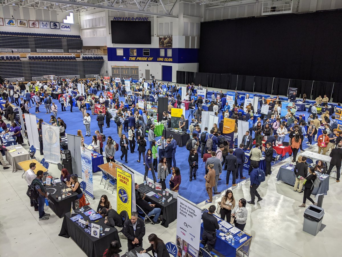 📣 Calling all majors! 📣The Fall Career & Internship Fair is right around the corner. Bring your resume and meet recruiters from a wide range of industries on Wednesday, 10/25 from 1:00pm-3:30pm in the Mack Sports & Exhibition Complex! More info here: hofstra.edu/career-design-…