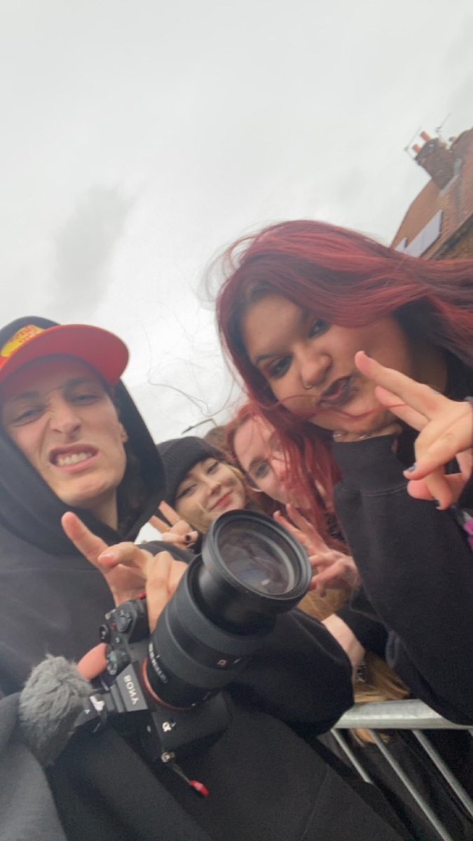 bhc_megan's tweet photo. 2 years tomorrow would’ve been the day I met him for the first day. So thankful to meet you again!! 🖤🖤

@yungblud @tmpllnt 

#nortoncoronationclub #yungbludlivelounge #yungblud #bhc #DomHarrison https://t.co/nYH4NWrOPW