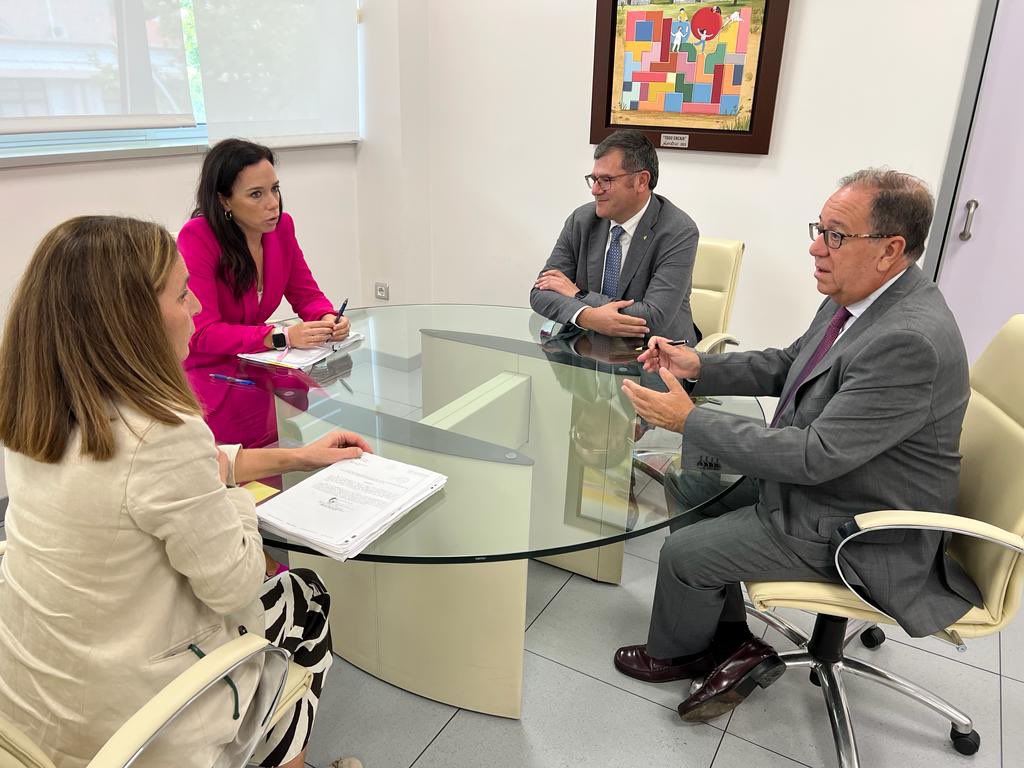 farmaceuticosdecaceres (@farmaceuticoscc) on Twitter photo Los presidentes de los Colegios <a href="/farmaceuticoscc/">farmaceuticosdecaceres</a> y Badajoz <a href="/BadajozCof/">CofBadajoz</a> se reúnen con la Consejera de Salud y Servicios Sociales, el Gerente del SES y la Secretaria Técnica de Adicciones para abordar diversos asuntos relacionados con las prestaciones #farmacéuticas
# Los presidentes de los Colegios <a href="/farmaceuticoscc/">farmaceuticosdecaceres</a> y Badajoz <a href="/BadajozCof/">CofBadajoz</a> se reúnen con la Consejera de Salud y Servicios Sociales, el Gerente del SES y la Secretaria Técnica de Adicciones para abordar diversos asuntos relacionados con las prestaciones #farmacéuticas
#