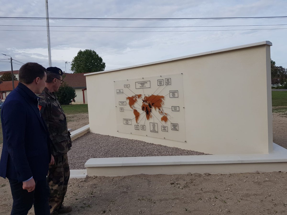 jordan_guitton's tweet photo. 🔵 Ce matin je me suis rendu à #Mailly-le-Camp, aux côtés d'élus locaux afin de prendre connaissance de la restructuration au sein du camp militaire pour les années à venir.
➡️ Ce fut l'occasion d'échanger avec les représentants militaires sur l'application concrète de la Loi de Programmation Militaire (LPM) votée à l'Assemblée nationale, pour la période 2024-2030.
🪖 Il est important de que les forces armées puissent être équipés correctement, mais aussi que leur vie de famille s'accorde avec leur engagement.
🫡 J'en ai profité pour me recueillir devant le nouvel emplacement du Monument aux Morts, pour les opérations extérieures Françaises, qui permet de rendre hommage à nos soldats.
#Armée #MaillyLeCamp #Aube #ChampagneArdenne #LPM