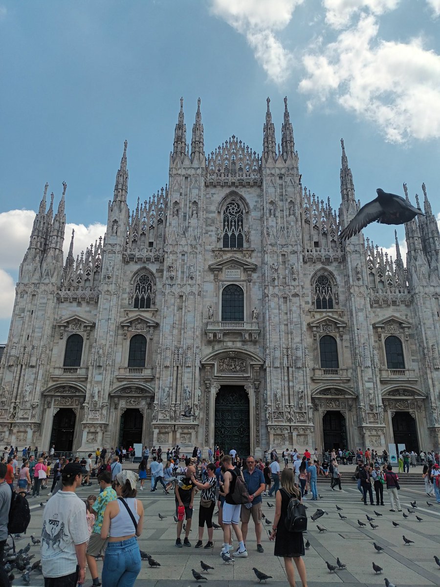 "Un amigo me preguntaba por qué no construíamos ahora catedrales como las góticas famosas, y le dije: los hombres de aquellos tiempos tenían convicciones; nosotros, los modernos, no tenemos más que opiniones, y para elevar una catedral gótica se necesita algo más que una