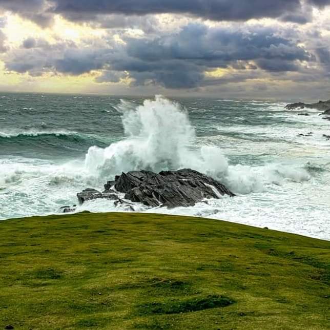 The powerful and mighty Atlantic ocean.🌊. We love this beautiful image from the Atlantic Drive by the talented Marty-mac photography 💙

<a href="/discoverirl/">Discover Ireland</a>. <a href="/wildatlanticway/">Wild Atlantic Way</a> <a href="/GoToIreland/">Discover Ireland</a> <a href="/barrabest/">Barra Best</a>
#WildMayo #AchillIsland #WildAtlanticWay #AmazingAchill #Achill #atlanticocean
