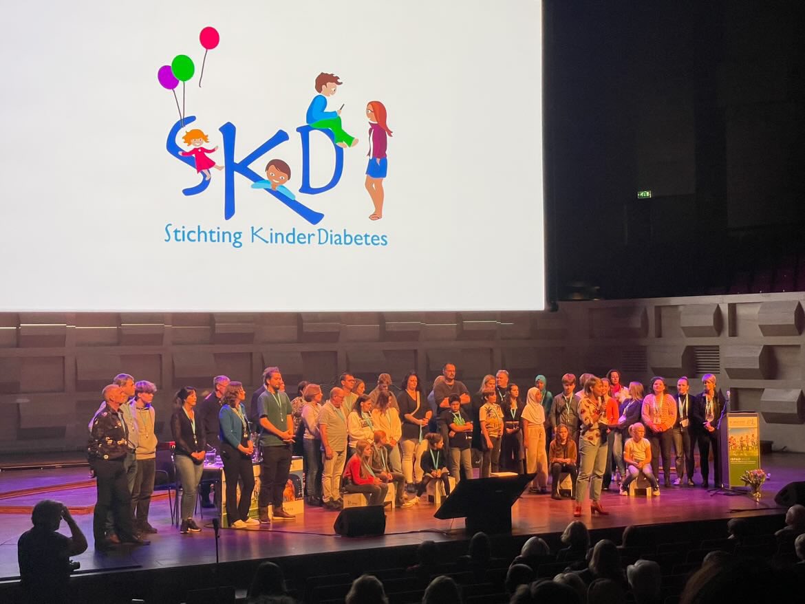 daantjeRdam's tweet image. Daar ergens tussenin sta ik, met een brok in mijn keel van trots!
De kids lieten hun stem horen aan specialisten en gasten wereldwijd.
In een volle grote zaal in de doelen #rotterdam op #ISPAD2023