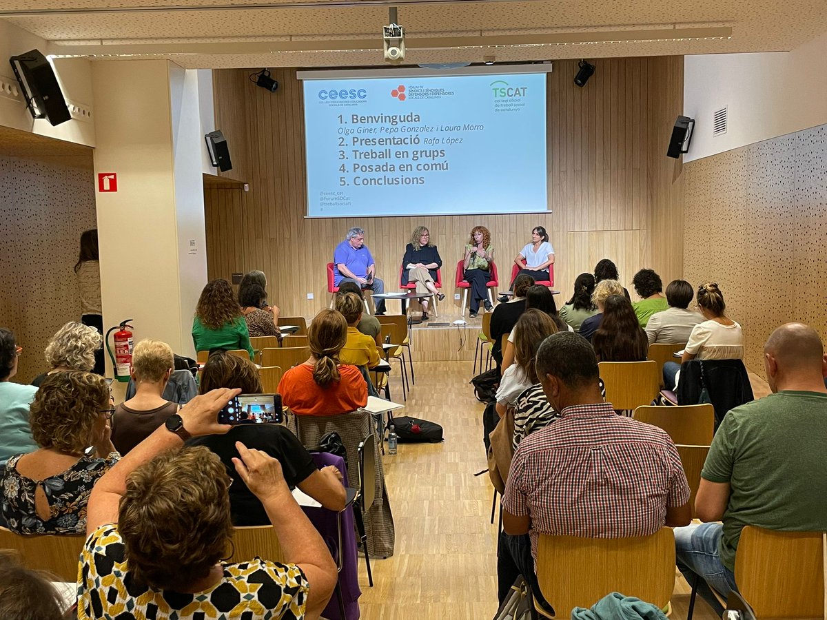 defensorascg's tweet photo. 📝Jornada de treball sobre  'Com millorem l’atenció a la ciutadania entre les sindicatures de greuges i serveis socials?'.Crear aliances, compartir coneixements i treballar conjuntament amb les professionals de l’educació i el treball social i les sindicatures locals és essencial https://t.co/0yXUdpKV91