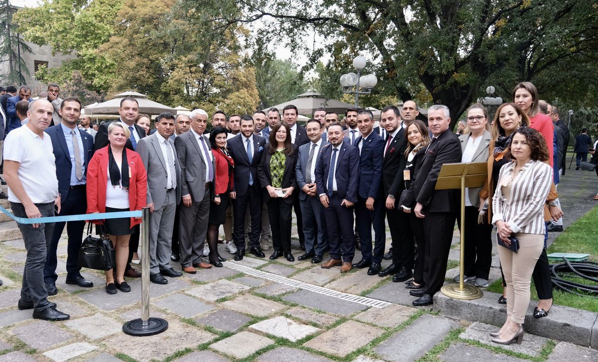 Gazi Meclisimizde Genel Başkanımız Sayın Meral Akşener’in  ellerini kaldırmasıyla Şehzadeler Belediye Başkan Adayımız Sayın Ahmet Karadağ’ın ve Yunusemre Belediye Başkan adayımız Sayın Tufan Akan’ın adaylıkları netleşmiştir. Çıktığımız bu yolda Allah yardımcımız olsun.☀️🇹🇷