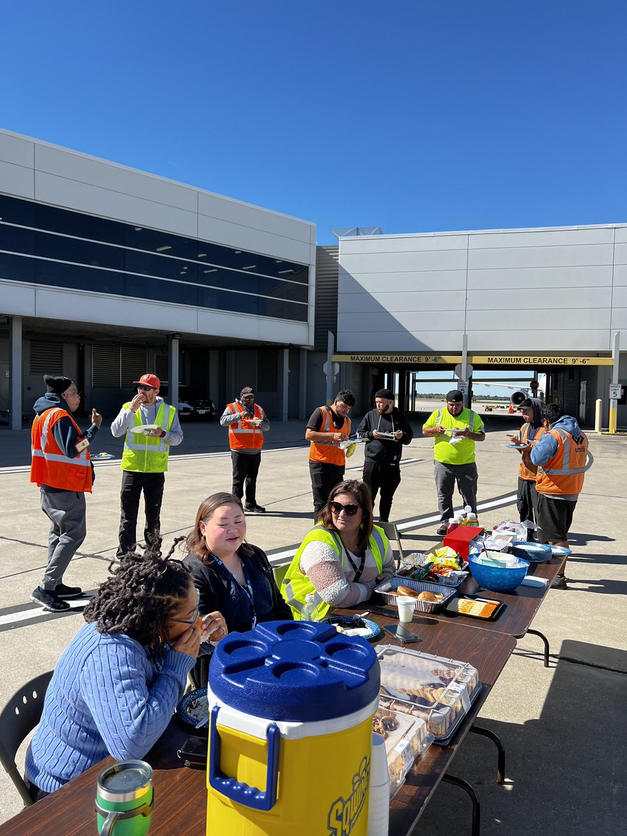 <a href="/UnifiAviation/">Unifi</a> ✈️GM Dustin is bringing the heat 🔥and meat 🍔to his hard working team <a href="/dsmairport/">DSM Int'l Airport</a> . Thank you for all you do🙏 team DSM!!