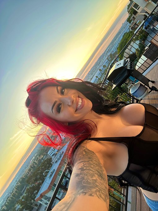 Say cheese 🙃😅🖤 https://t.co/tH9lOWuNge