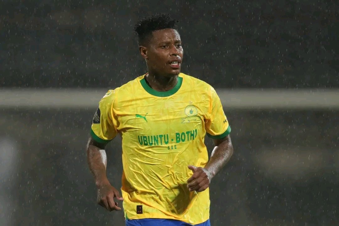 Bongani Zungu must be banned from Playing in the PSL for good 💔😭 Retweet if you agree Mamelodi Sundowns Parker