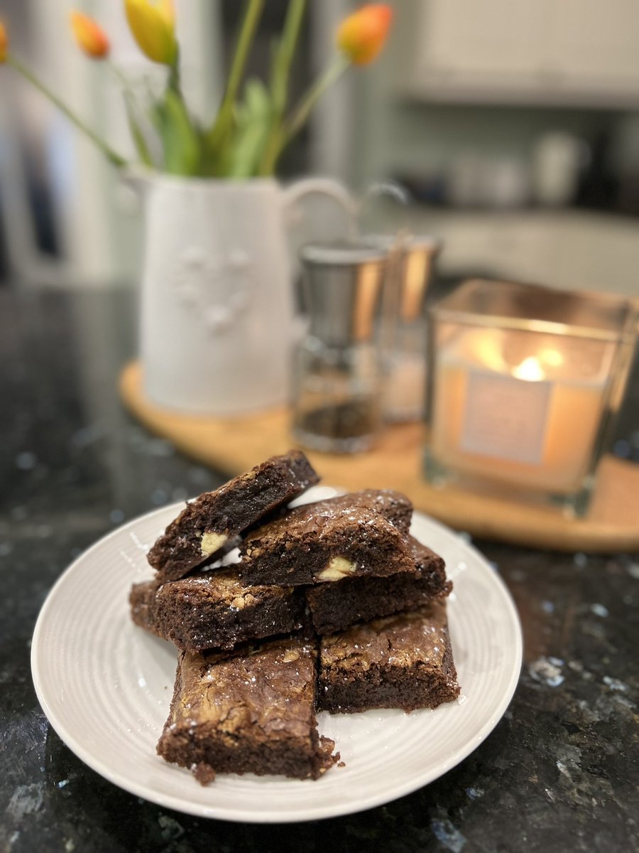 HelenaJDavies's tweet photo. Choccy brownies ready for #gbbo - chocolate week 🍫 @BritishBakeOff https://t.co/qjYPOsAjJm