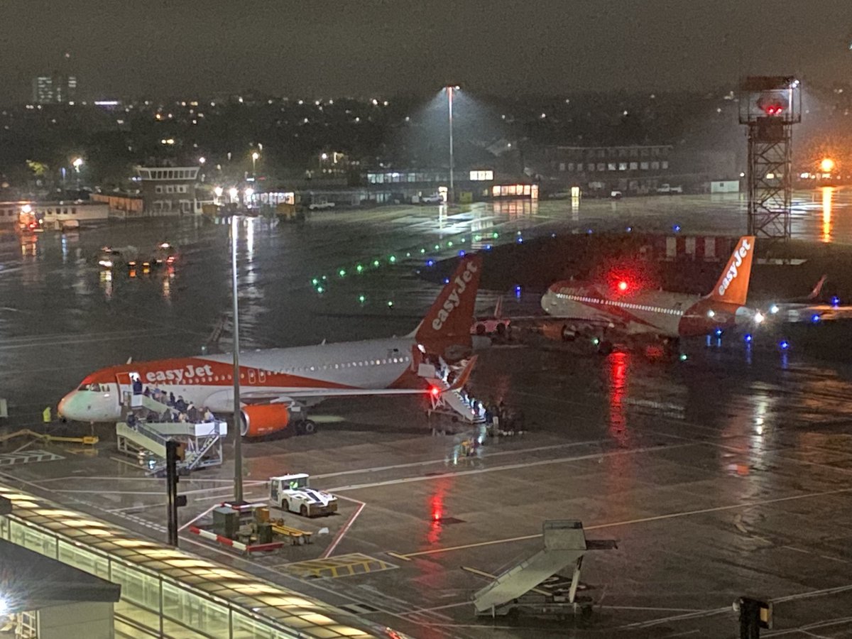 What a horrible night of weather! ⛈️ 💨 

Time to lock the front door, draw the curtain and put the heating on…that is unless you are about to depart London Southend Airport on this evenings easyJet service to Faro and Palma de Mallorca! Happy holidays to all those on board!
