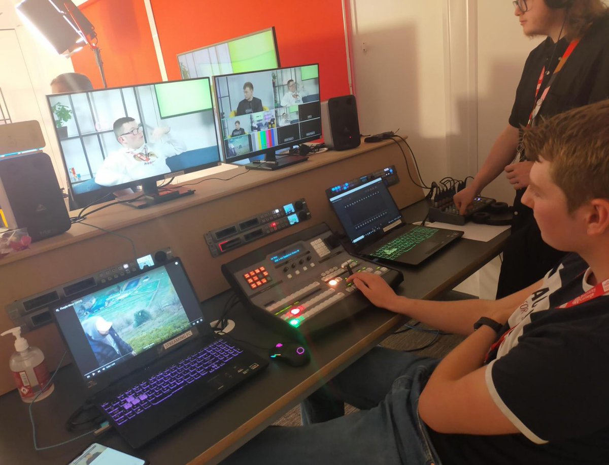 Some more pictures of the successful relaunch of Vibe TV <a href="/VibeMediaNews/">VIBE NEWS</a> <a href="/ItsLeeBarber/">Lee Barber</a>