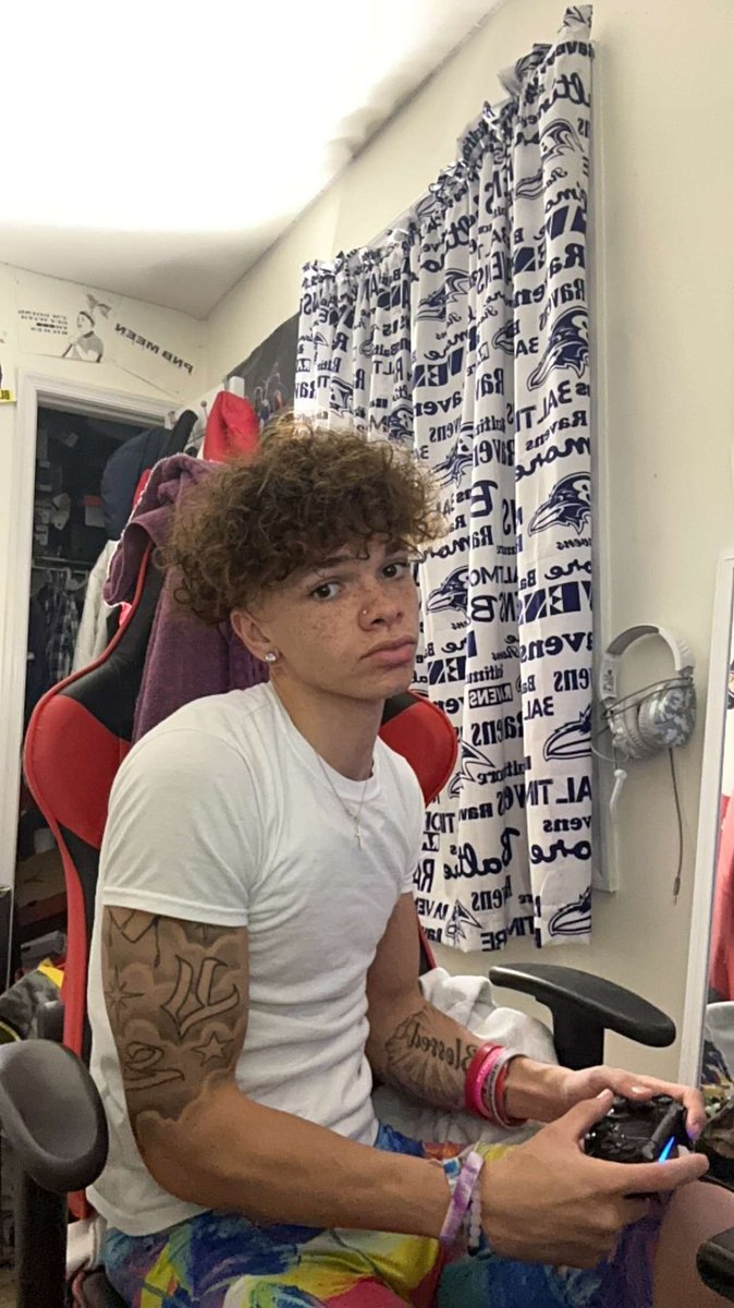 zlightskin's tweet photo. RT if you would give me head while I play my games🥰😩

https://t.co/vaBTLwIe6e https://t.co/uvsvI5zODu