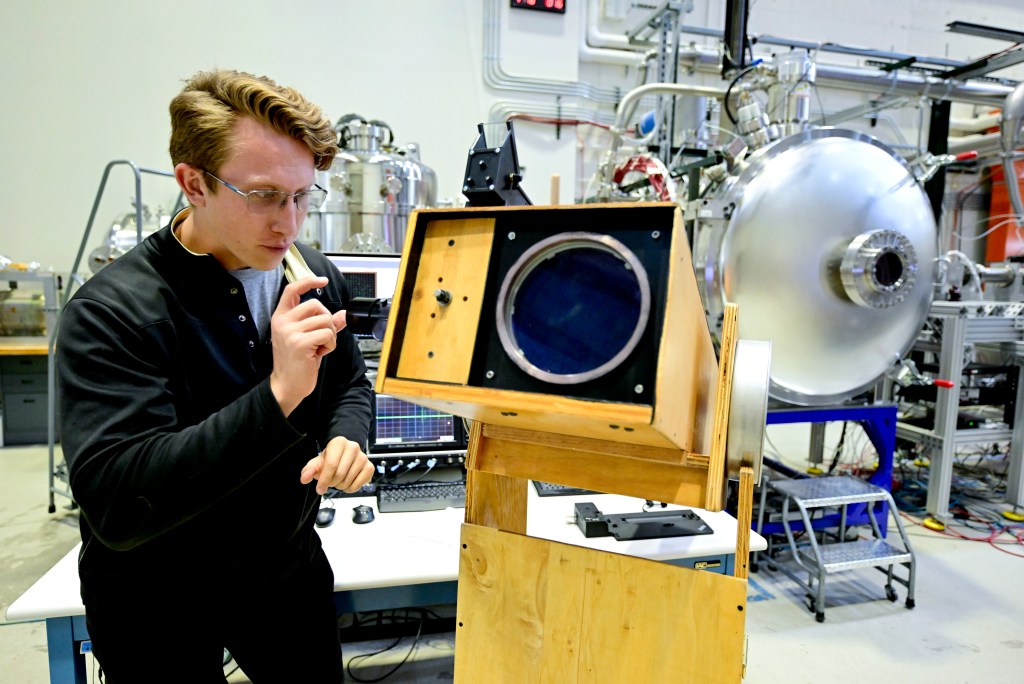 dailycamera's tweet image. CU Boulder telescopes available for moon viewing on Saturday trib.al/uaAnGMW