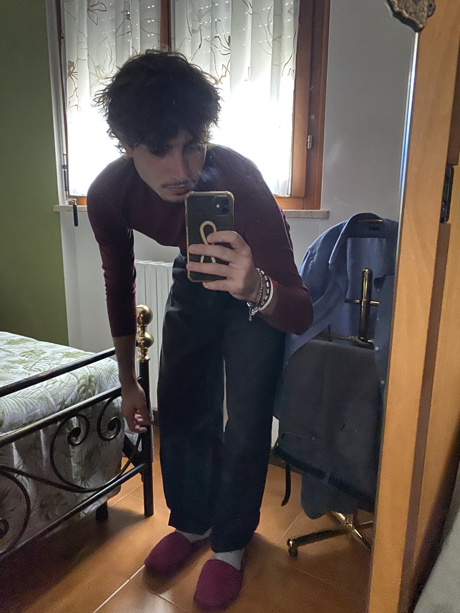 Galimberti_Ga's tweet photo. #Day1 oggi pranzo dalla nonna (scusate ila e bea se non sono venuto a fare shopping e pranzo con voi ma mi state sul cazzo) che mi aveva preparato le ciabatte matchate senza volerlo + pasta pesto e patate very good + pennica obbligatoria di un'oretta pre teologia e statistica https://t.co/wS7cwQIRtb