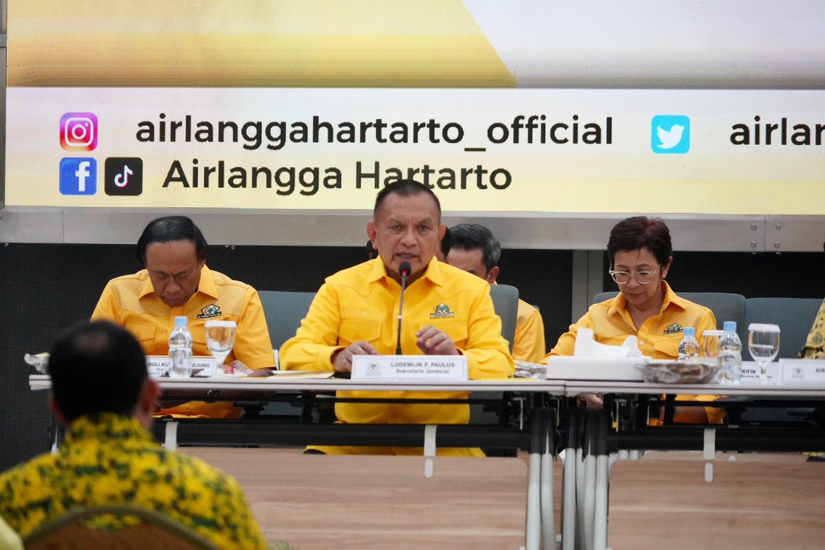 golkar_id's tweet photo. DPP Golkar menggelar Rapat Pleno yang dipimpin langsung oleh Ketum Golkar @airlangga_hrt , dan dihadiri oleh seluruh pengurus, serta Ketua Bidang Partai Golkar, di kantor DPP Partai Golkar, Slipi, Jakarta Barat, Rabu, 18 Oktober 2023.

#GolkarIndonesia #AirlanggaHartarto https://t.co/ZSe4FU64bw