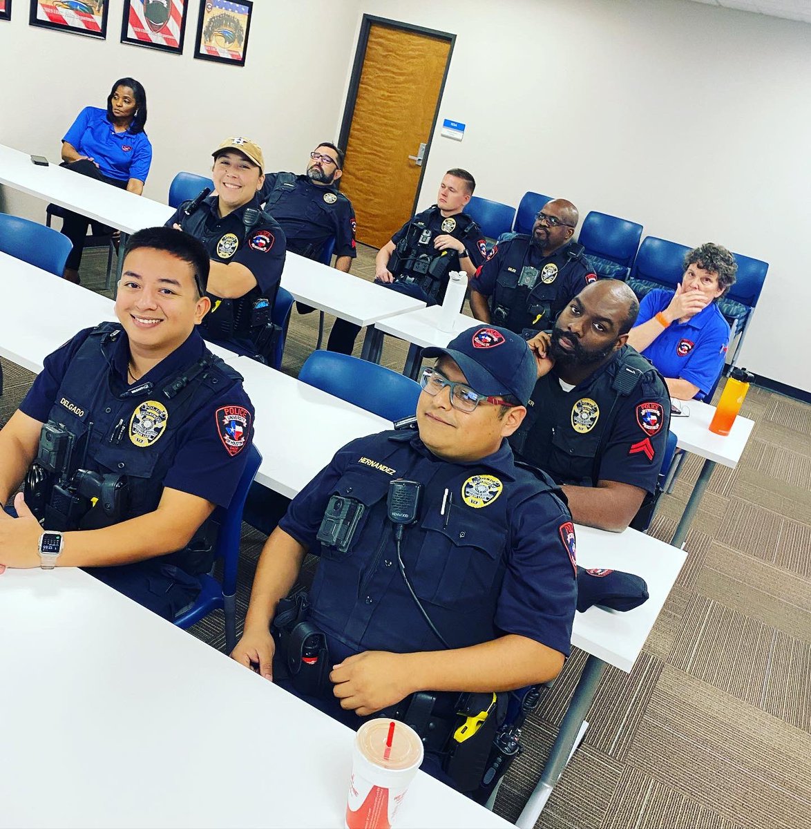 UHCLPD's tweet photo. Fitness Nutrition coach, Jessica from the UHCL campus Recreation and Wellness Center came by to talk to our Officers about Healthy eating and Nutrition. “A Healthy Person Has Million Dreams But an Unhealthy Person Has Just One” #uhclpd #uhclcampusrec #healthypolice #uhclhawks https://t.co/HIJT0UXO12