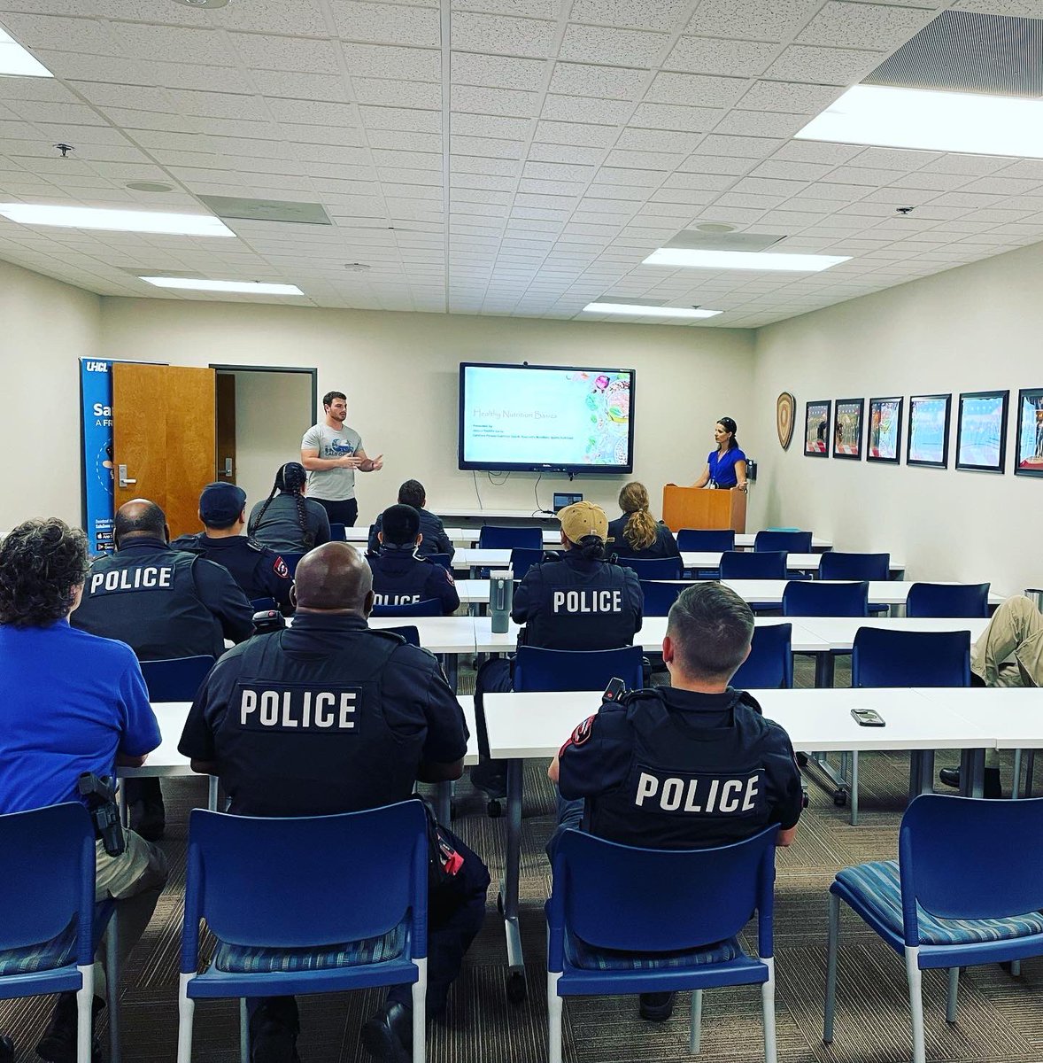 UHCLPD's tweet photo. Fitness Nutrition coach, Jessica from the UHCL campus Recreation and Wellness Center came by to talk to our Officers about Healthy eating and Nutrition. “A Healthy Person Has Million Dreams But an Unhealthy Person Has Just One” #uhclpd #uhclcampusrec #healthypolice #uhclhawks https://t.co/HIJT0UXO12
