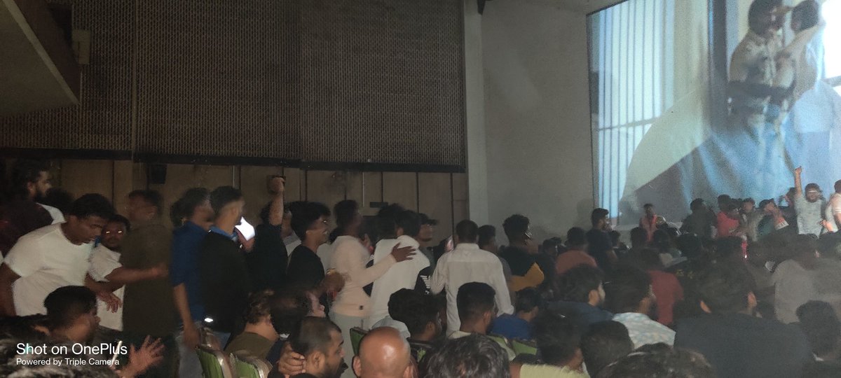2000+ People In The Theatre Which Had Occupancy Of 1130 At Santosh Theatre, Bengaluru 💥

Craze Ka Baadshah 👑 
<a href="/NimmaShivanna/">DrShivaRajkumar</a>

#Ghost #GhostFDFS #DrShivarajkumar #Shivanna 
<a href="/lordmgsrinivas/">SRINI</a>