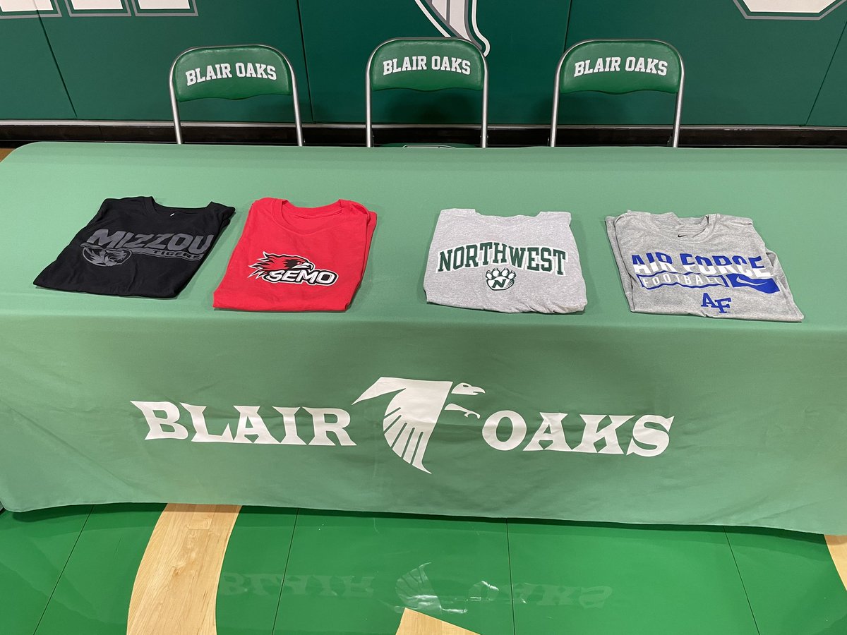 RodKRCG13's tweet photo. Blair Oaks All-State Linebacker Brady Kerperin will continue his football career at Air Force! The reigning class 2 defensive player of the year in Missouri made his announcement at a ceremony this afternoon at Blair Oaks. @BlairOaks_1 @WeAreBlairOaks @airforceacademy https://t.co/3Wk0DJquOy