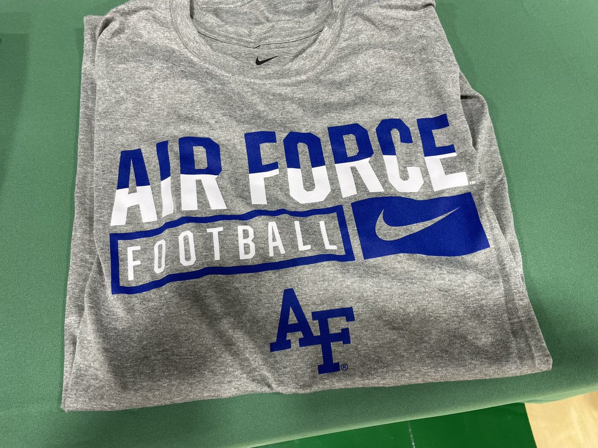 RodKRCG13's tweet photo. Blair Oaks All-State Linebacker Brady Kerperin will continue his football career at Air Force! The reigning class 2 defensive player of the year in Missouri made his announcement at a ceremony this afternoon at Blair Oaks. @BlairOaks_1 @WeAreBlairOaks @airforceacademy https://t.co/3Wk0DJquOy