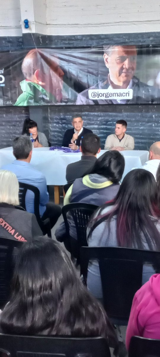 fuerza_barrial's tweet photo. @jorgemacri escuchando a los vecinos de Villa Soldati ,el sur de la ciudad dice presente 💪🇦🇷 @claramuzzio  @josiasVazquez @FranLoupias https://t.co/TU2atmQok5