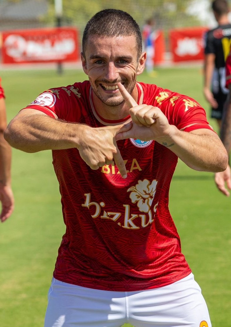 BonetPedro_'s tweet image. El ESPECTACULAR inicio de temporada del futbolista del @cdibizaip @xescnavalon.
El ex @CE_Santanyi acumula PROTAGONISMO y suma ⚽ ya SIETE dianas.