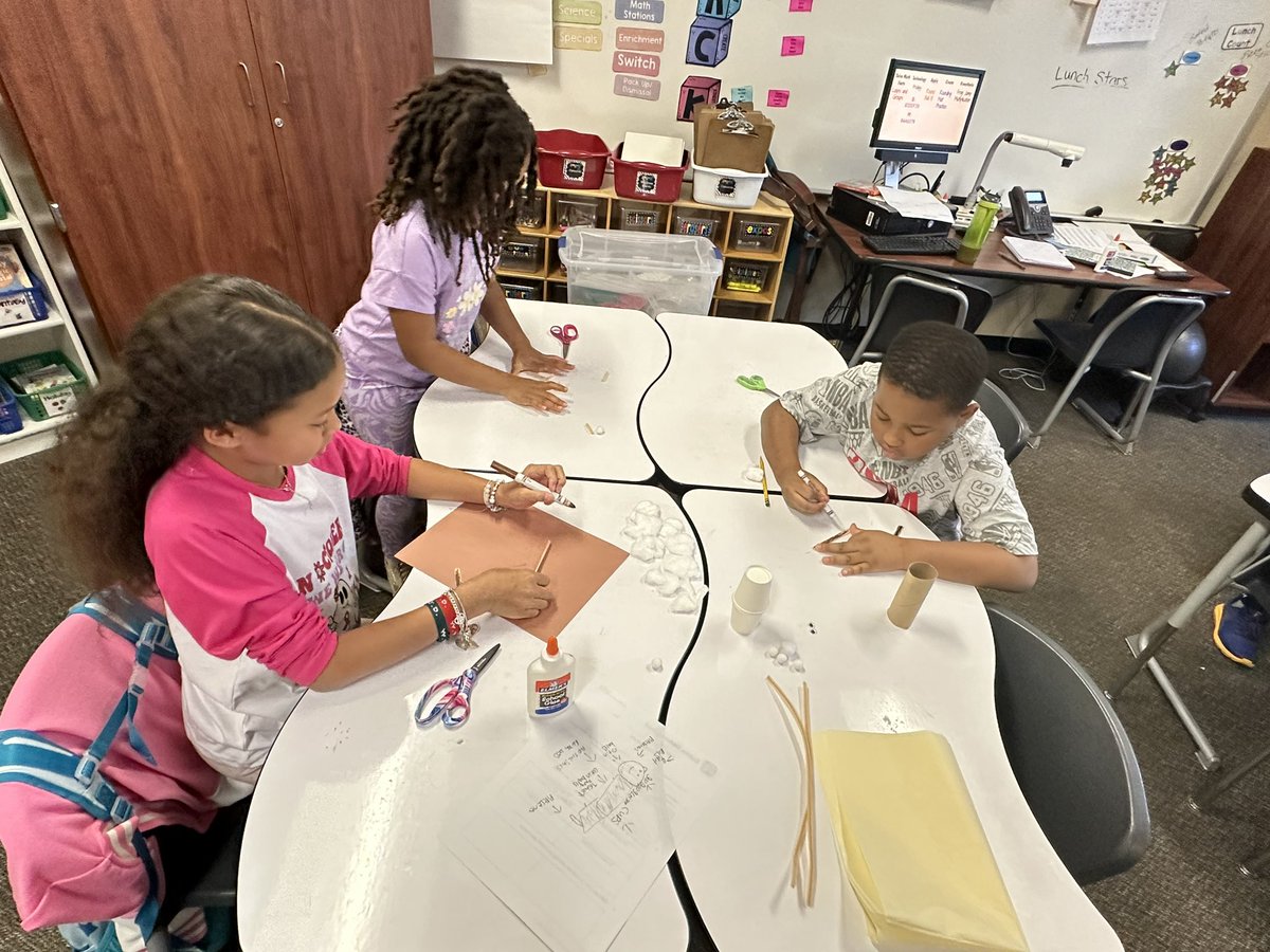 MsKSantangelo's tweet photo. Building an animal that includes structures so it survives in its given environment! #henrysheroes #wearelakeshore @HumbleISD_LSE https://t.co/upQgPWvRVV
