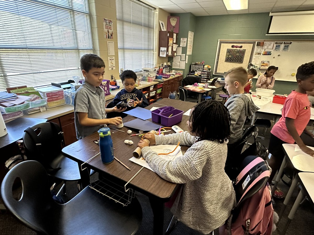 MsKSantangelo's tweet photo. Building an animal that includes structures so it survives in its given environment! #henrysheroes #wearelakeshore @HumbleISD_LSE https://t.co/upQgPWvRVV