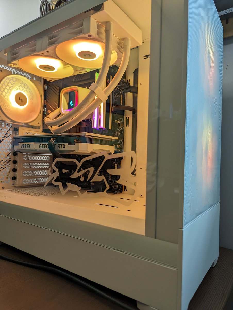 Leon_Dragonn's tweet photo. Thanks @SeattleBuiltPCs I made a goal for myself last year to get my girlfriend a new PC and this weekend that was accomplished :] thanks so much to Altay and his team for all the work on this beautiful PC!! https://t.co/0ywJgHgnSp