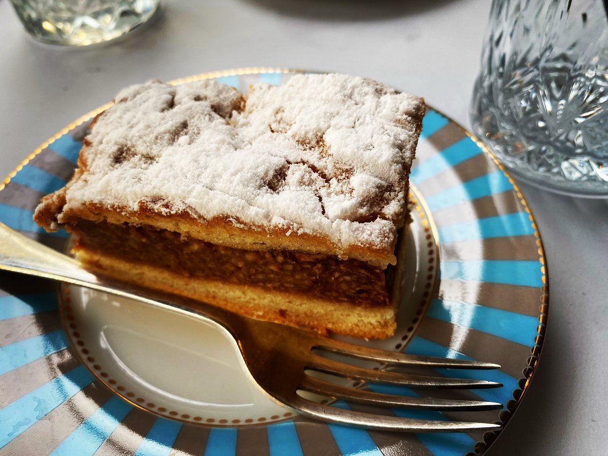 SmearedApron's tweet photo. Ooo Muffin tops! This #appletart #cake is delish! Gooey savoury in every way 😋!
#cakeme #sweets #tart #smearedapron #dontcrowdme #foodie https://t.co/dGVBfh8vXM